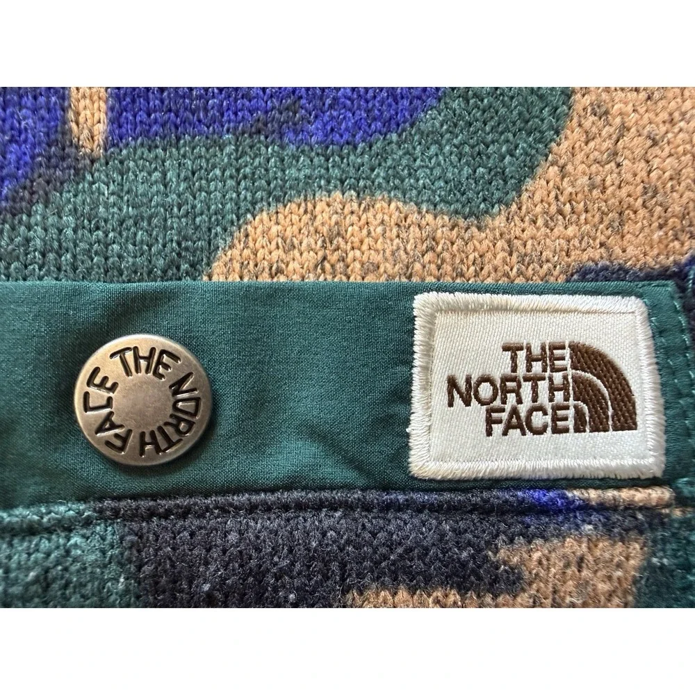 The North Face Men's Printed Camo NF 0A7WR897H Men's Size Med Outdoor Gorpcore